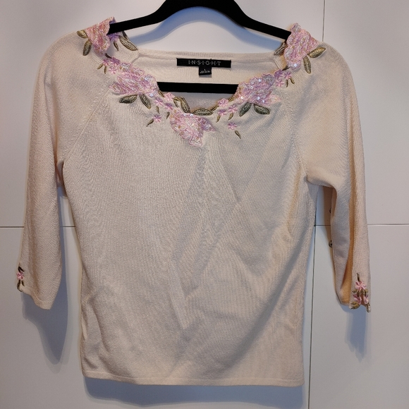 INSIGHT Scalloped Floral Top - Picture 4 of 8